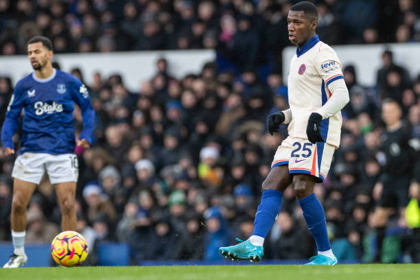 他通过引进 他通过引进